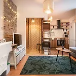 Green Lush Apartment