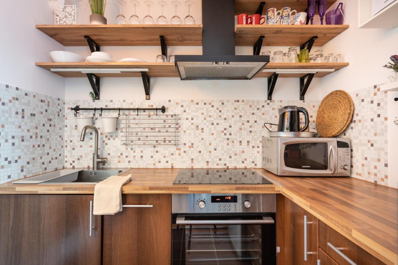 Apartment Lush *