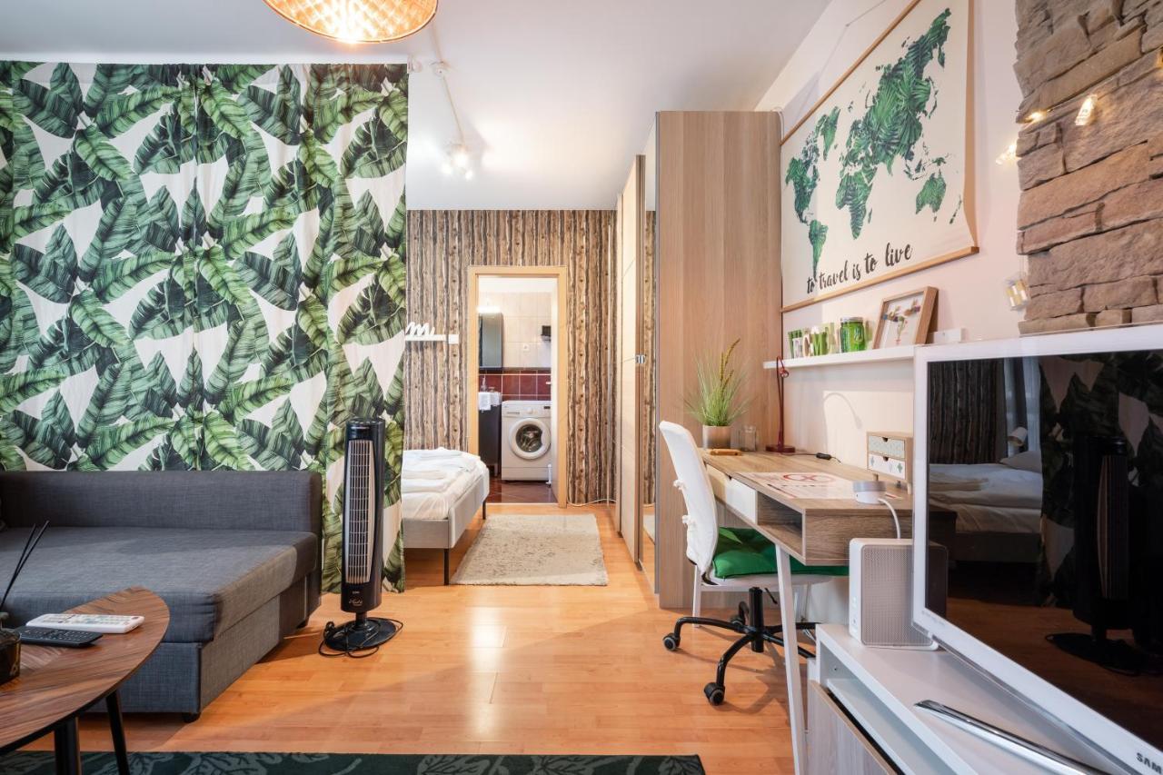 Lush Apartment *